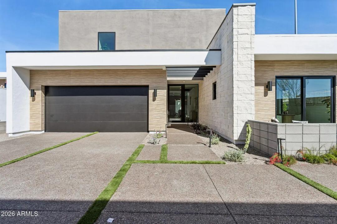 1832 E PALMAIRE Avenue Phoenix AZ 85020