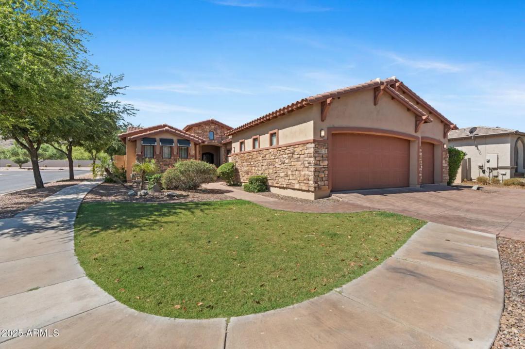 3215 E CONSTANCE Way Phoenix AZ 85042