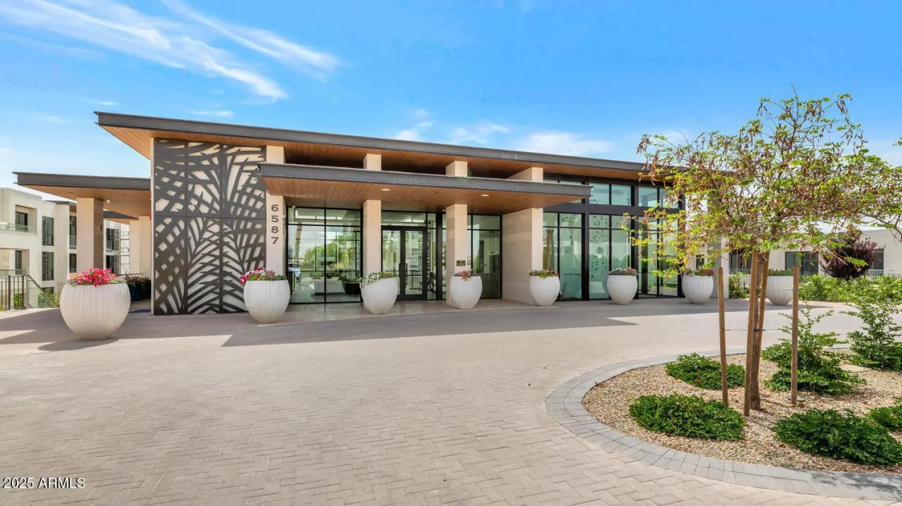 6587 N PALMERAIE Boulevard 2007 Paradise Valley AZ 85253
