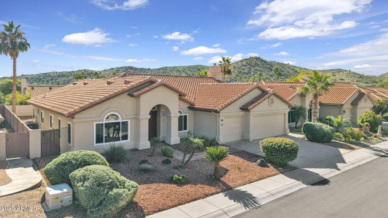 2545 E CATHEDRAL ROCK Drive Phoenix AZ 85048