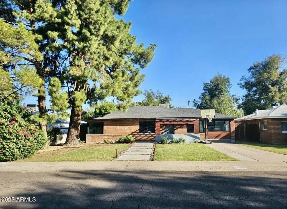 1520 W BERRIDGE Lane Phoenix AZ 85015