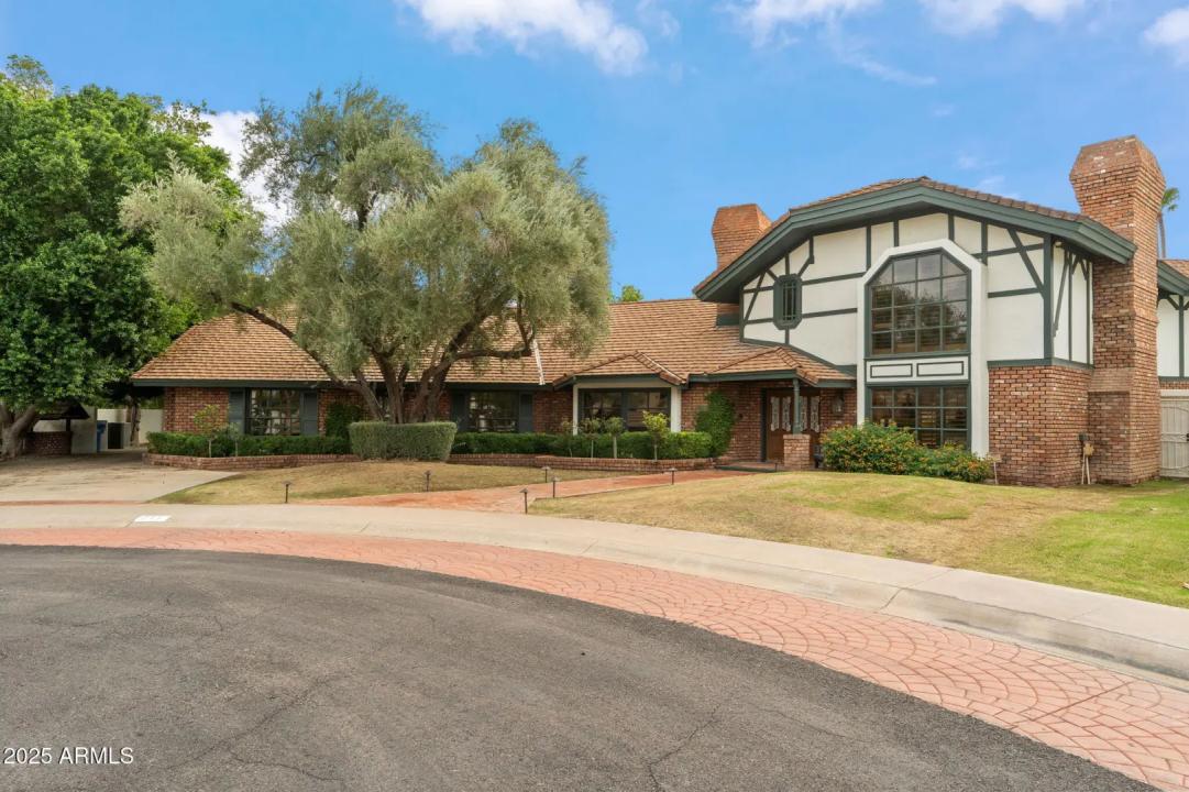 211 W KALER Drive Phoenix AZ 85021