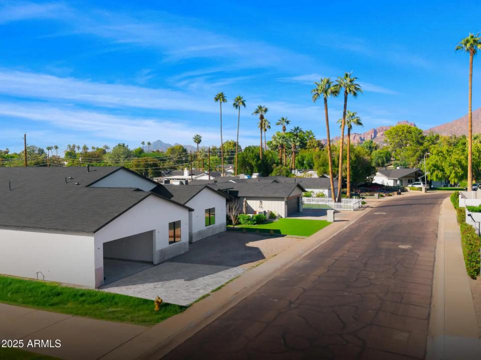 3002 N 53RD Place Phoenix AZ 85018