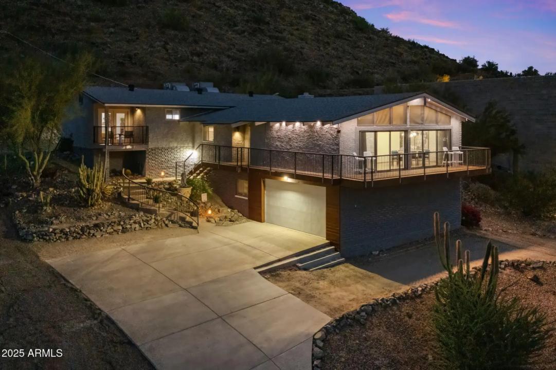 306 W CAMINO Vista Phoenix AZ 85021