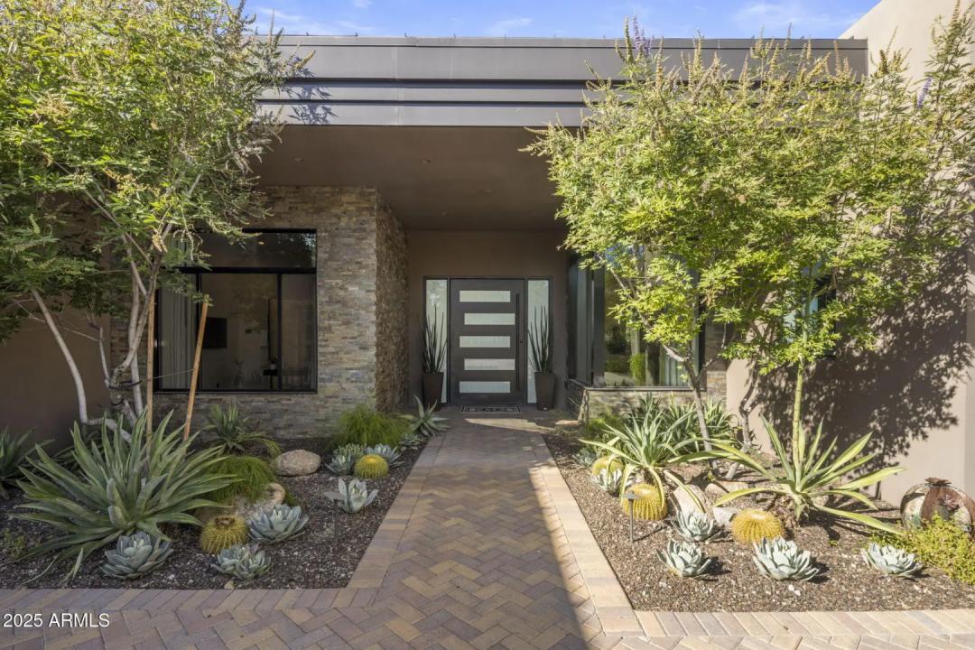 10284 E RUNNING DEER Trail Scottsdale AZ 85262