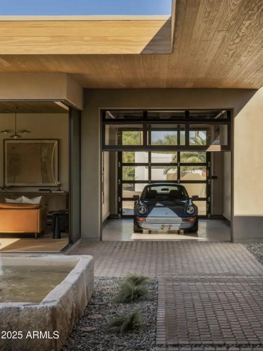 Real Estate Picture 5