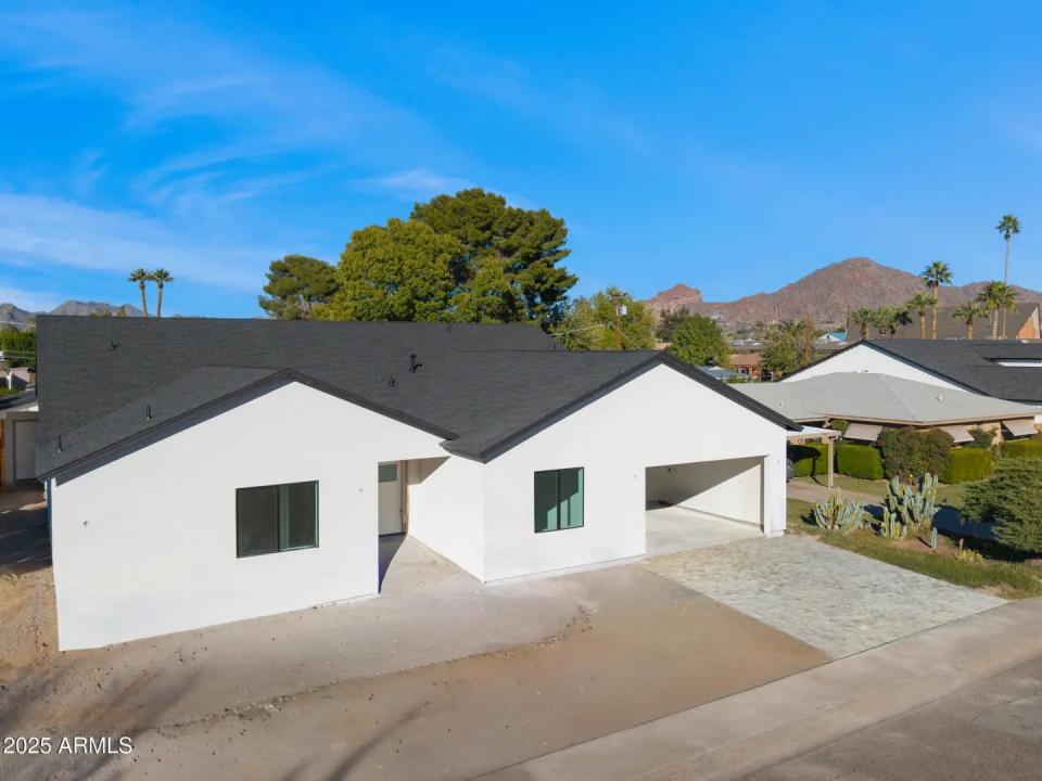 3808 E PICCADILLY Road Phoenix AZ 85018