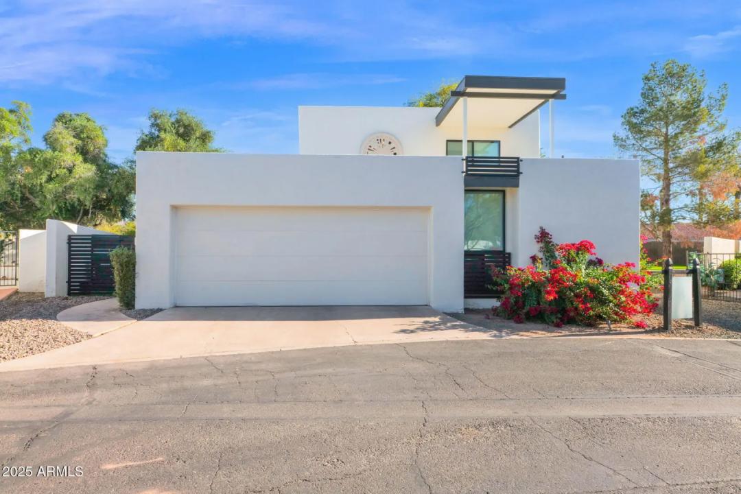 4834 E EARLL Drive E Phoenix AZ 85018