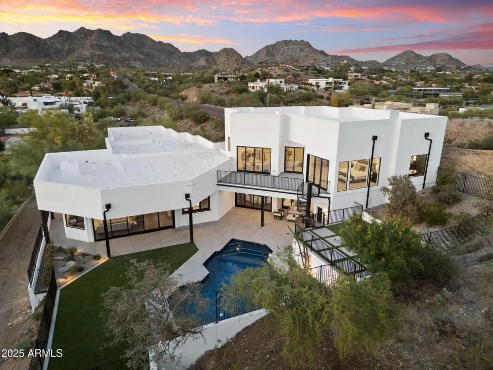 3135 E Palo Verde Drive Phoenix AZ 85016