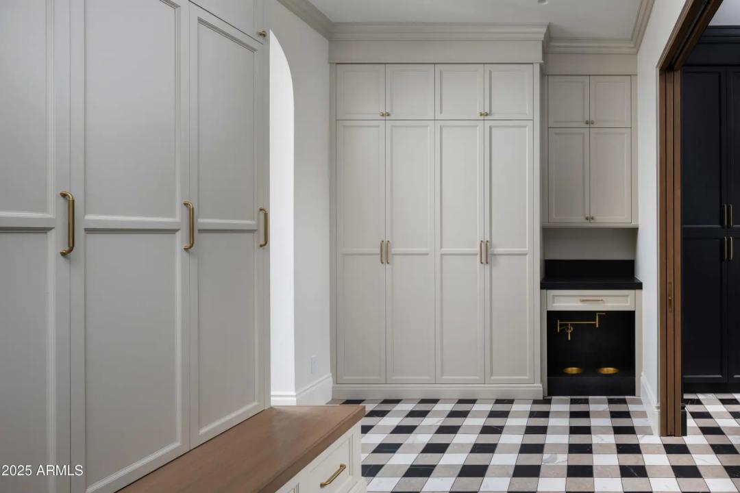 Real Estate Picture 18