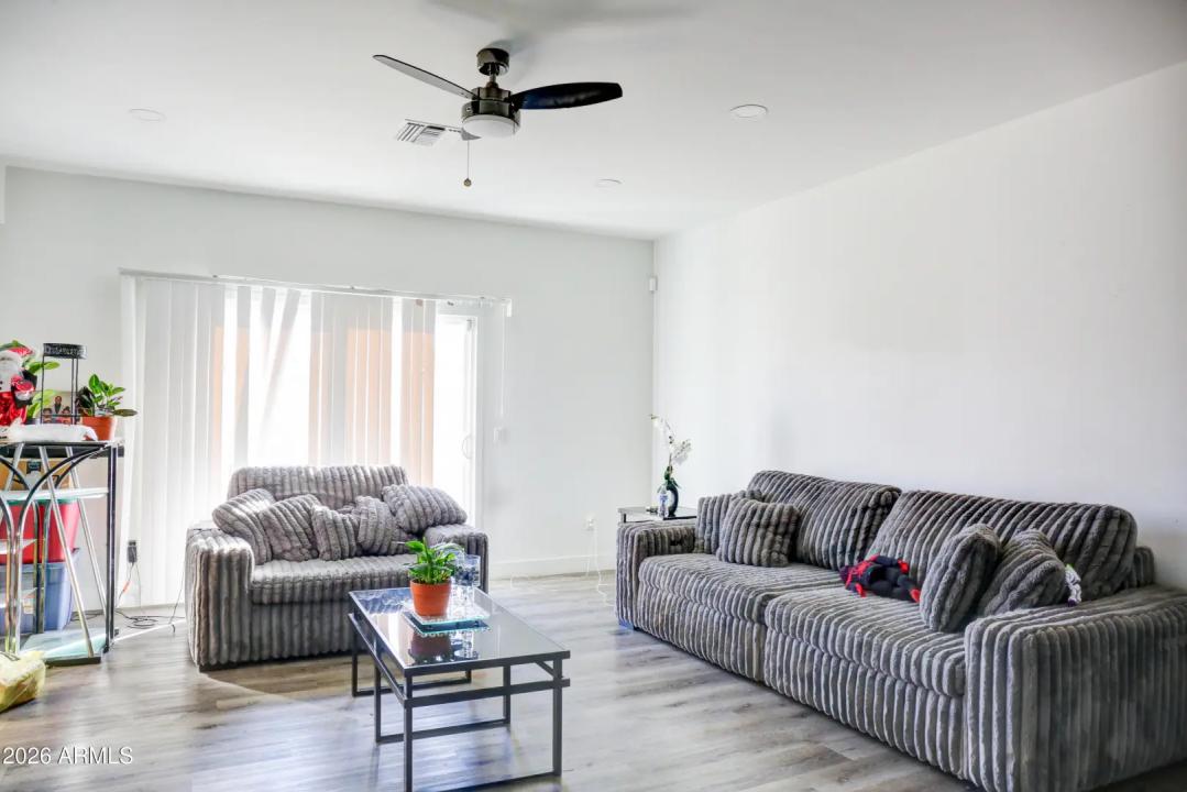 909 S 4TH Avenue Phoenix AZ 85003