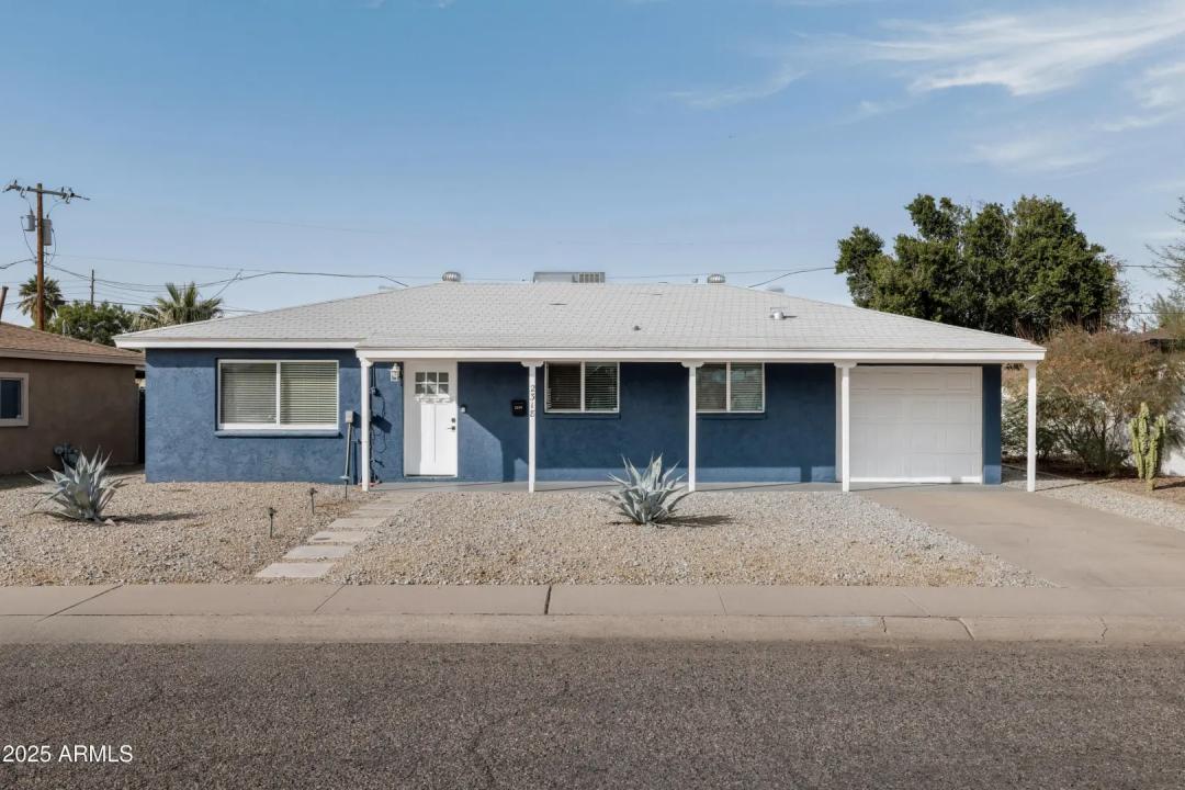 2318 W PINCHOT Avenue Phoenix AZ 85015