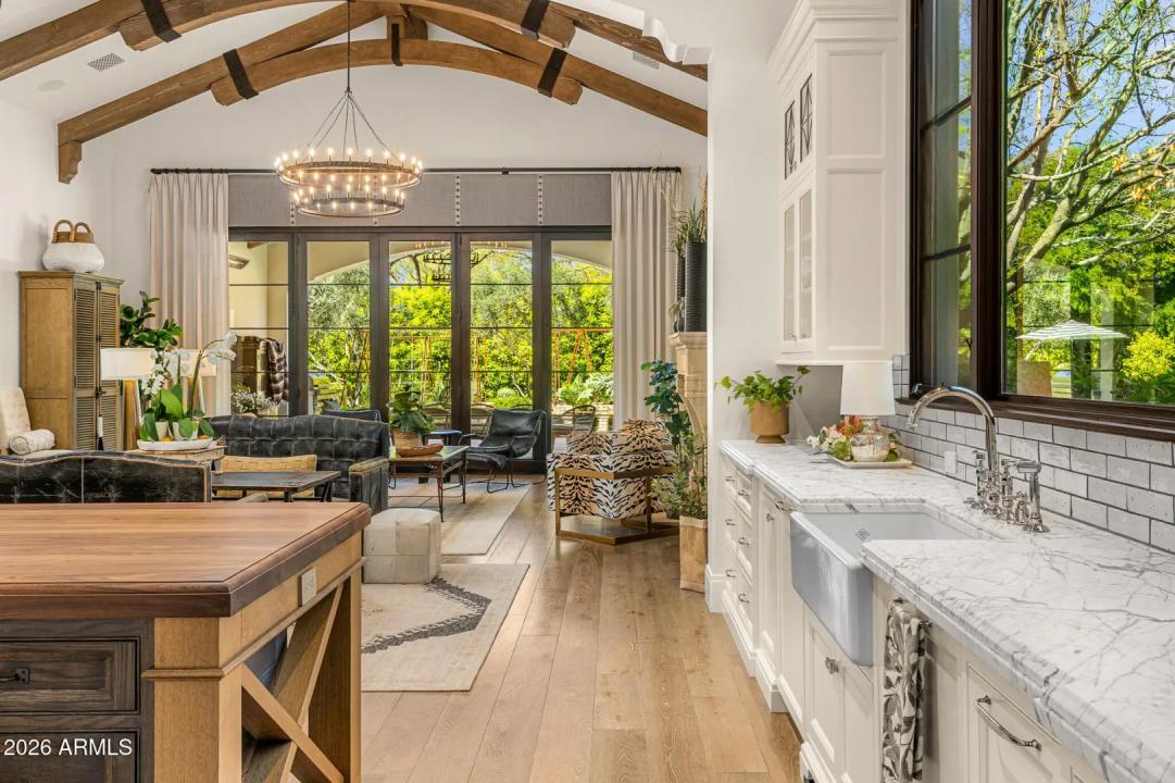 Real Estate Picture 11