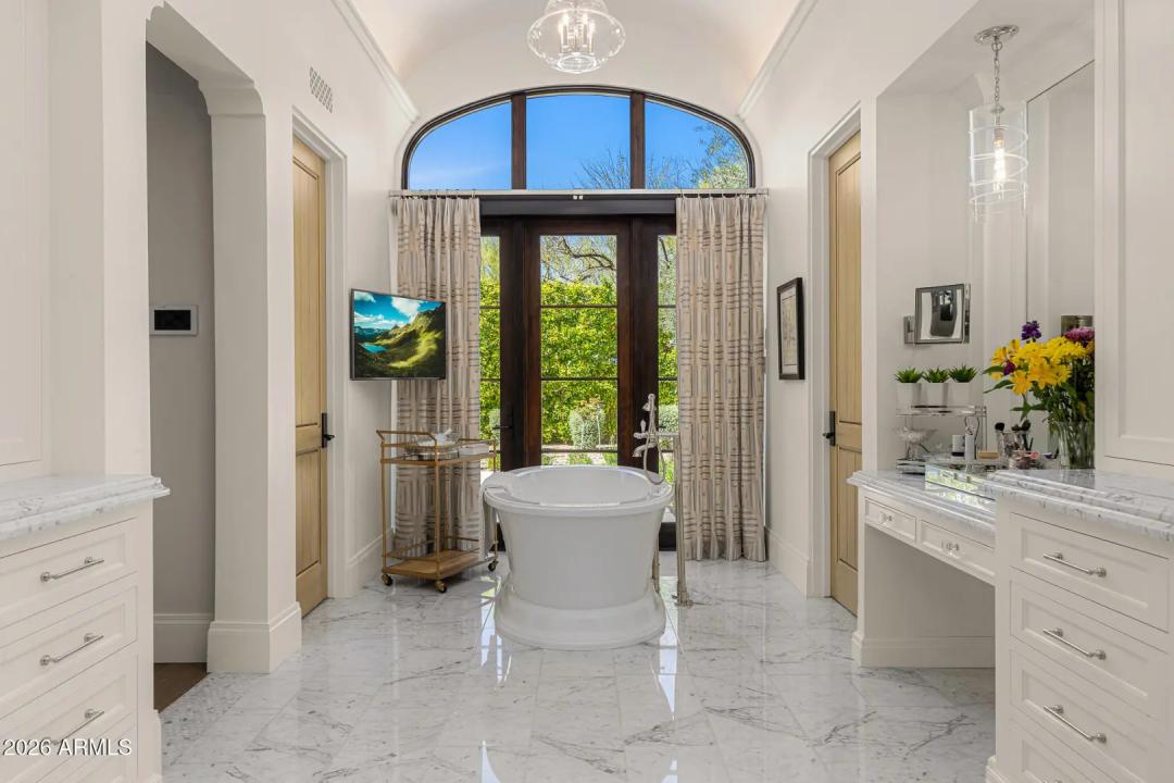 Real Estate Picture 14