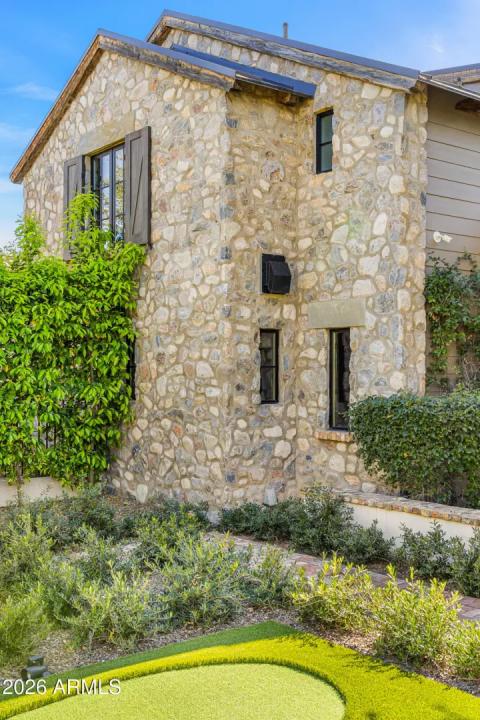 Real Estate Picture 30