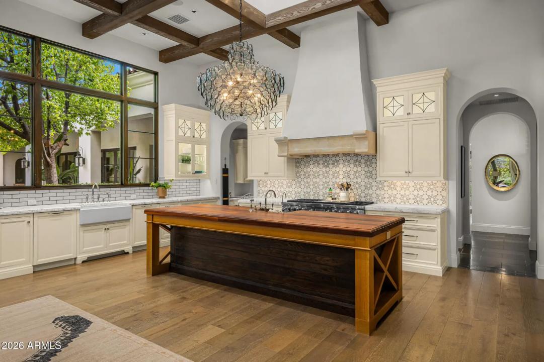 Real Estate Picture 5