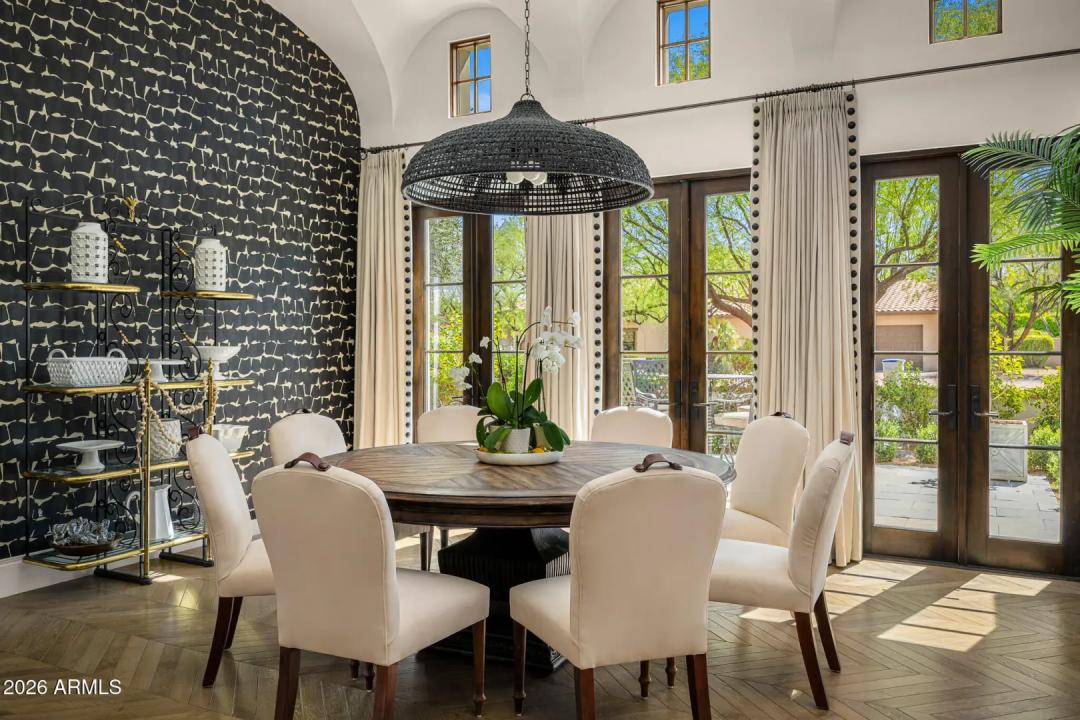 Real Estate Picture 4