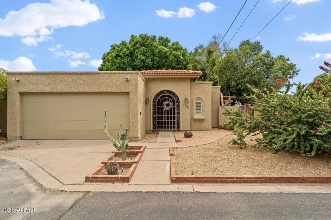1341 E GARDENIA Drive Phoenix AZ 85020