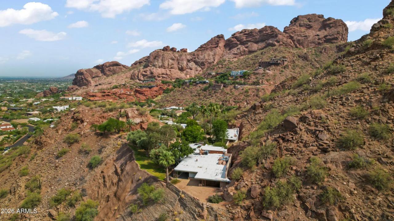 Real Estate Picture 3