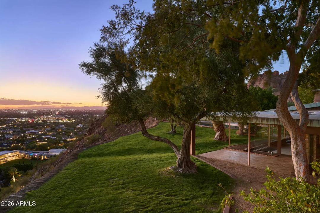 Real Estate Picture 4