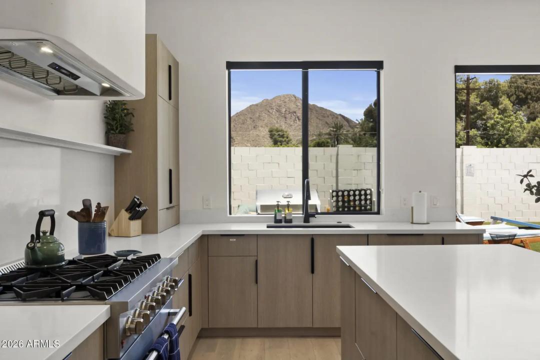 4546 E CAMPBELL Avenue Phoenix AZ 85018