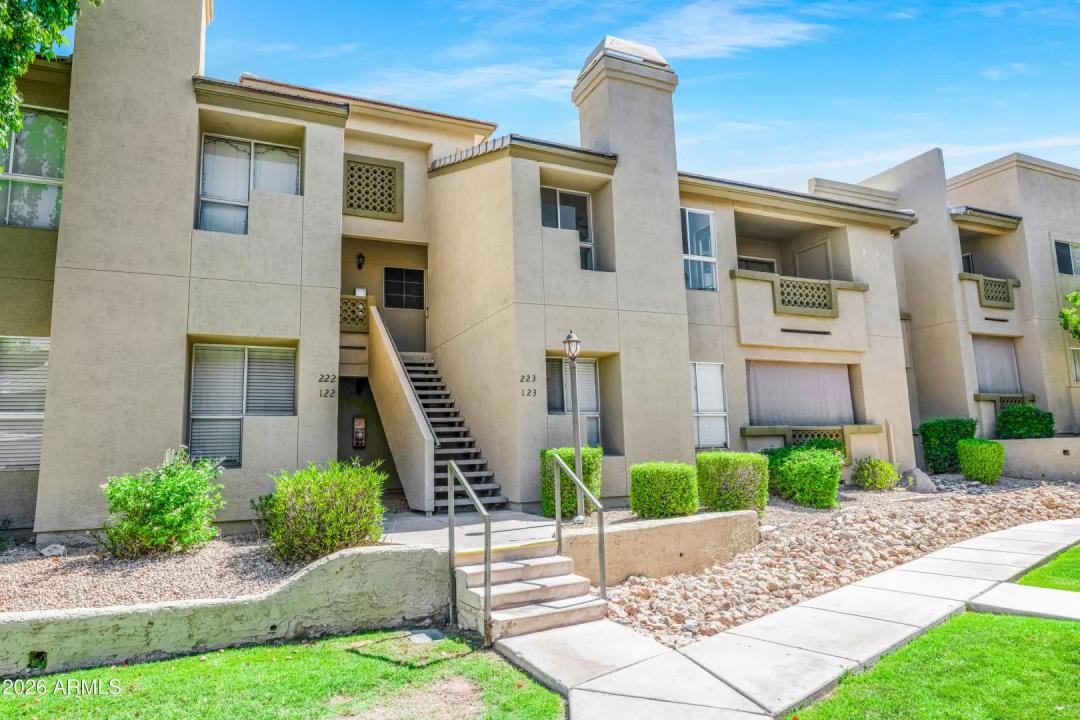 1880 E MORTEN Avenue 223 Phoenix AZ 85020