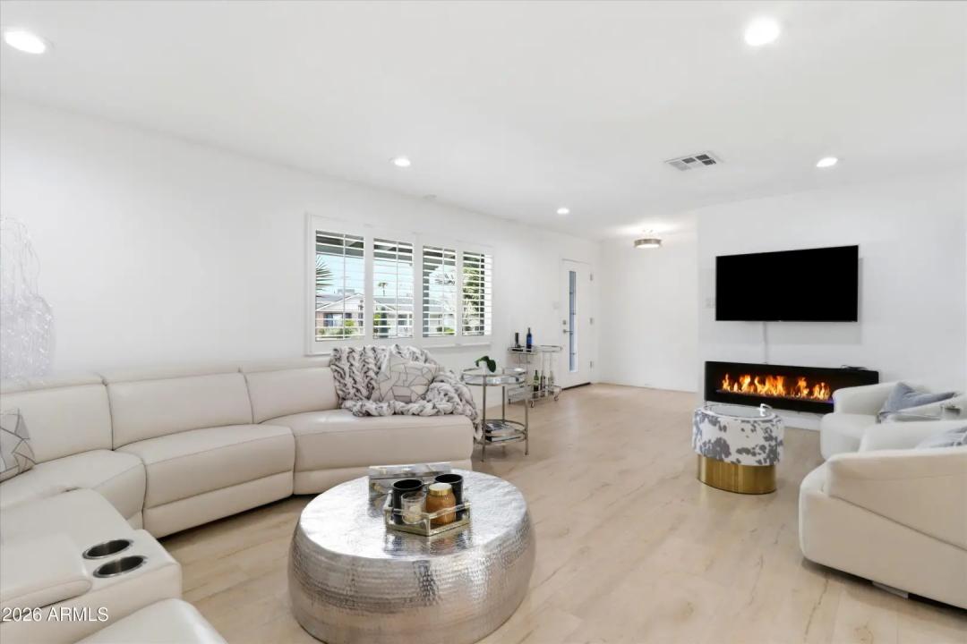 1708 E MCLELLAN Boulevard Phoenix AZ 85016
