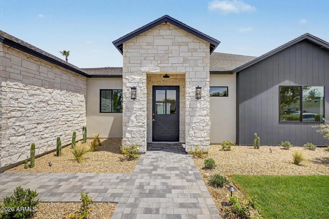 3210 E OREGON Avenue Phoenix AZ 85018