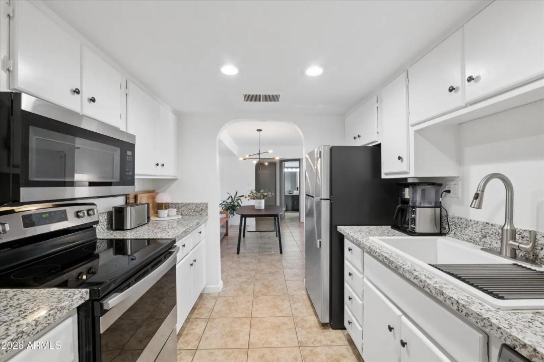 3825 E CAMELBACK Road E 186 Phoenix AZ 85018